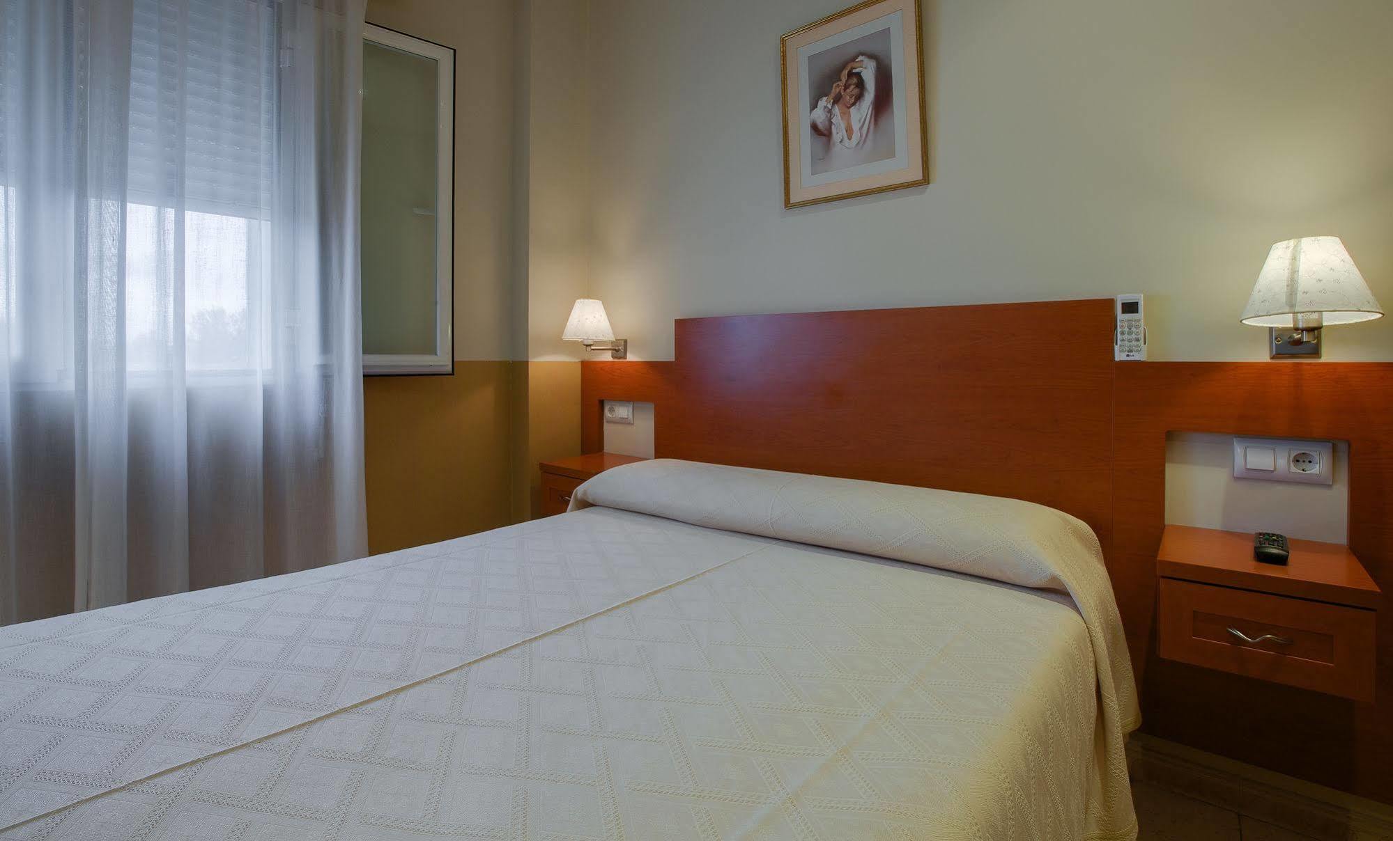 Hostal Forum Villa Del Rio ภายนอก รูปภาพ